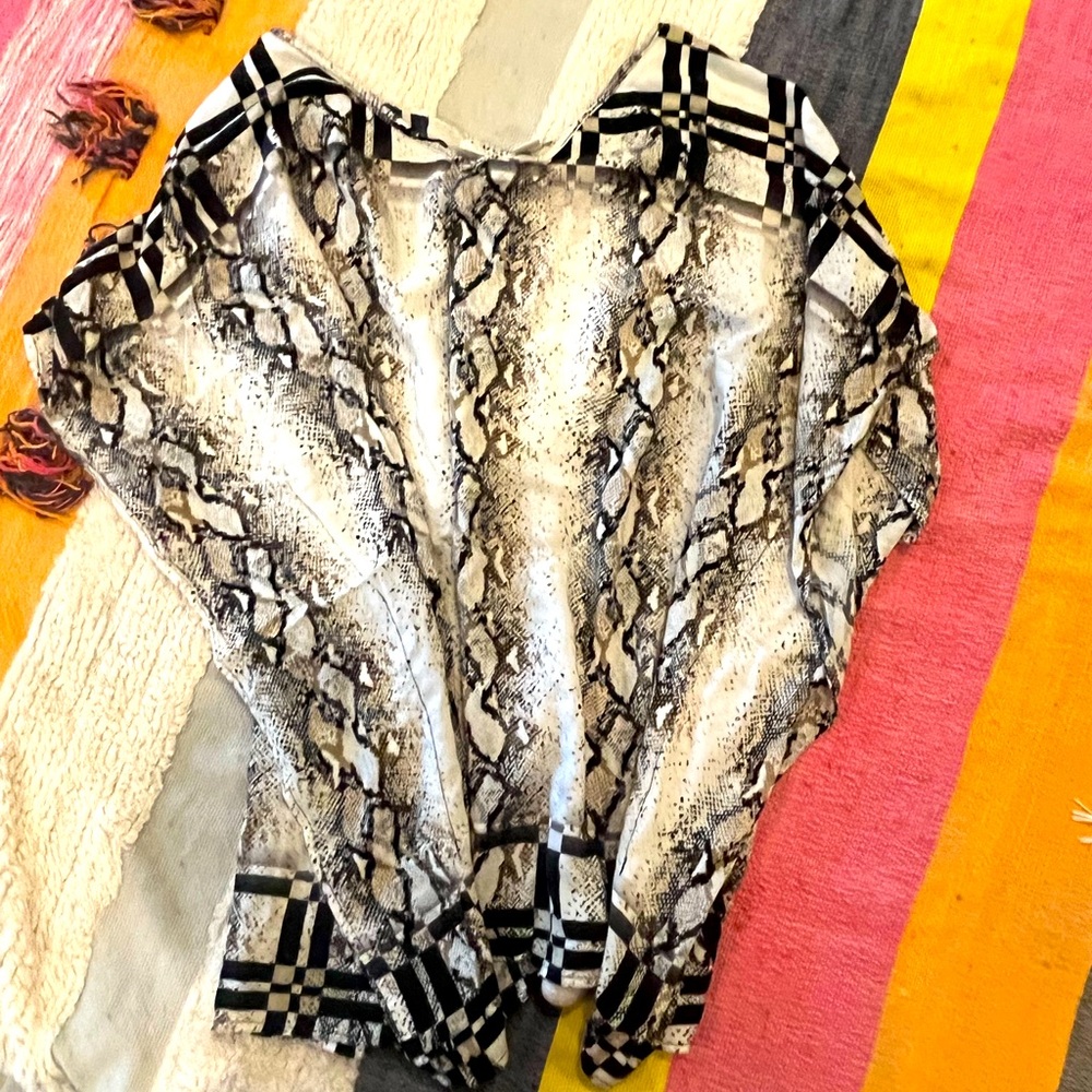 Cato snake print square scarf style blouse.  Excellent condition. Size 18/20.